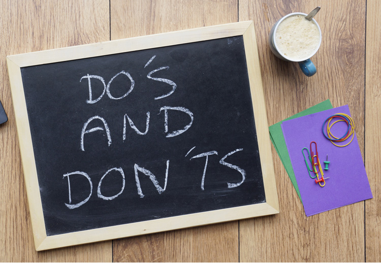 Do's and Don'ts written on a black board